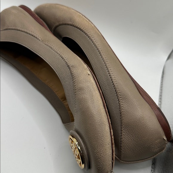 Tory Burch Women's Beige Ballet Flats with Gold Logo - Picture 9 of 9